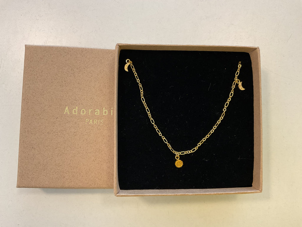 Niedliche Sonne und Mond Adorabili Paris Halskette in Gold Feingliedrig mit Sonne und Mond Anhängern, im Schmuckkästchen