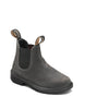 Blundstone Chelsea Boot rustikales grau, Foto schräg von der Seite, wasserdicht mit robuster Sohle, seitliche Gummis Ton in Ton. schwarze Sohle