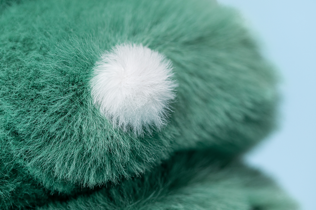 Jellycat Amuseables Christmas Tree. Grüner Flausch und ein glitzernder silberner Stern