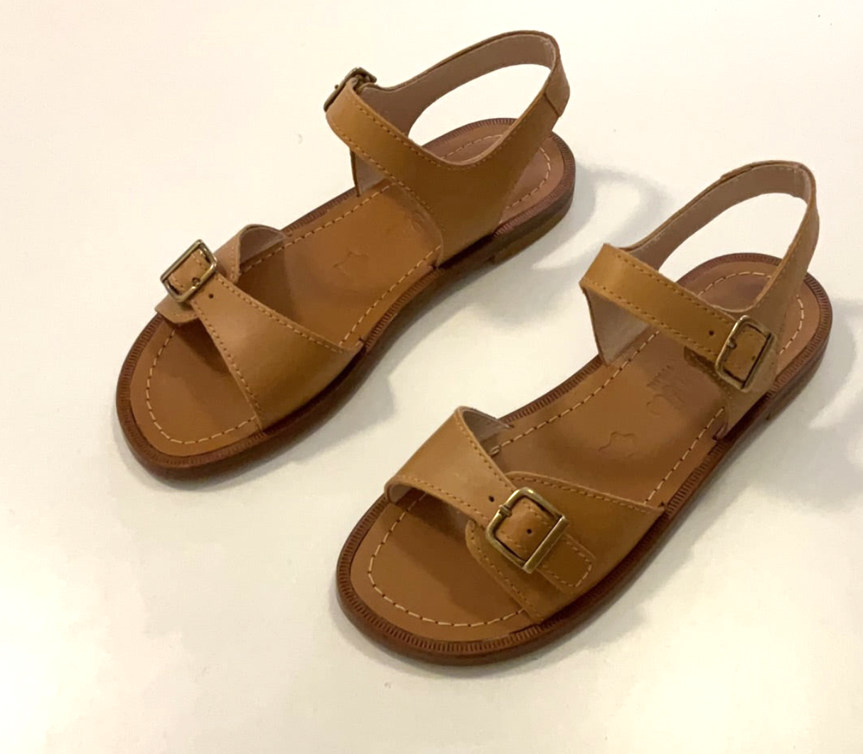 Schlichte Beberlis Denver Sandalen in braun mit Schnallen Details, Modell SKIMO. Ansicht von schräg oben