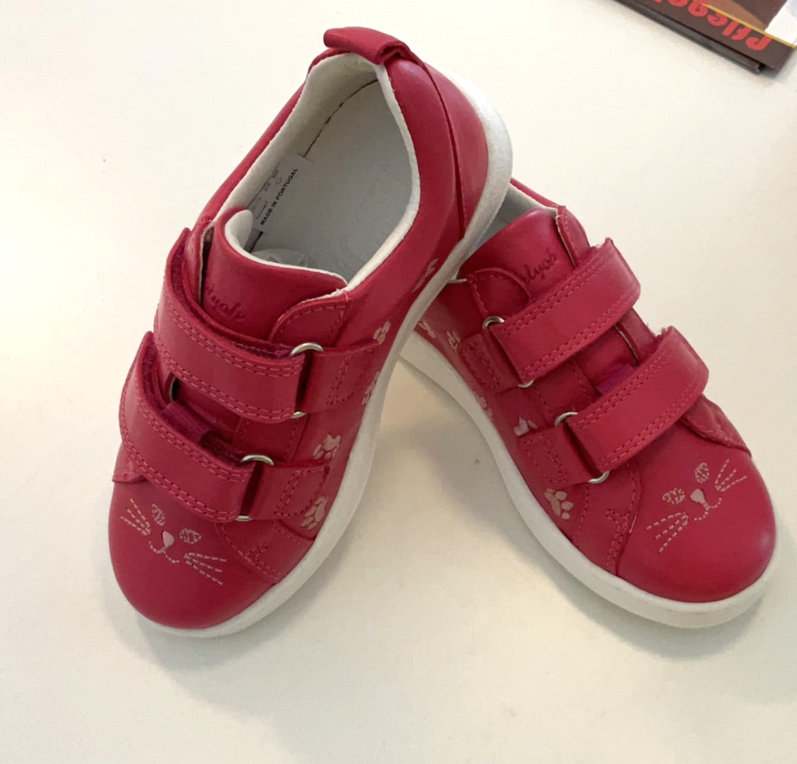 süßer Klett Mädchen Sneaker mit Katzen Stickerei Cat pink fuxia Himbeere berry   Kids Schuhe made in Portugal Eco Naturleder weiche flexible Barfuß Sohlen