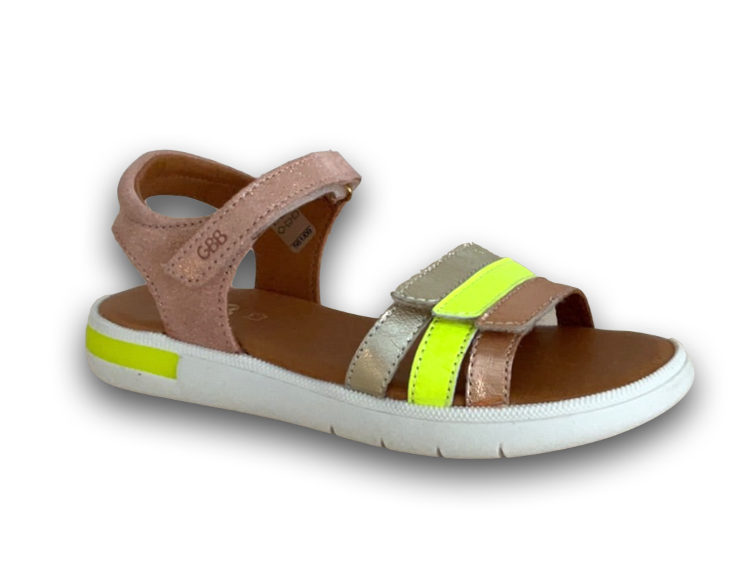 coole Mädchen Klettsandale von GBB wie Bisgaard mit flexibler heller Sohle, Foto schräg von der Seite
