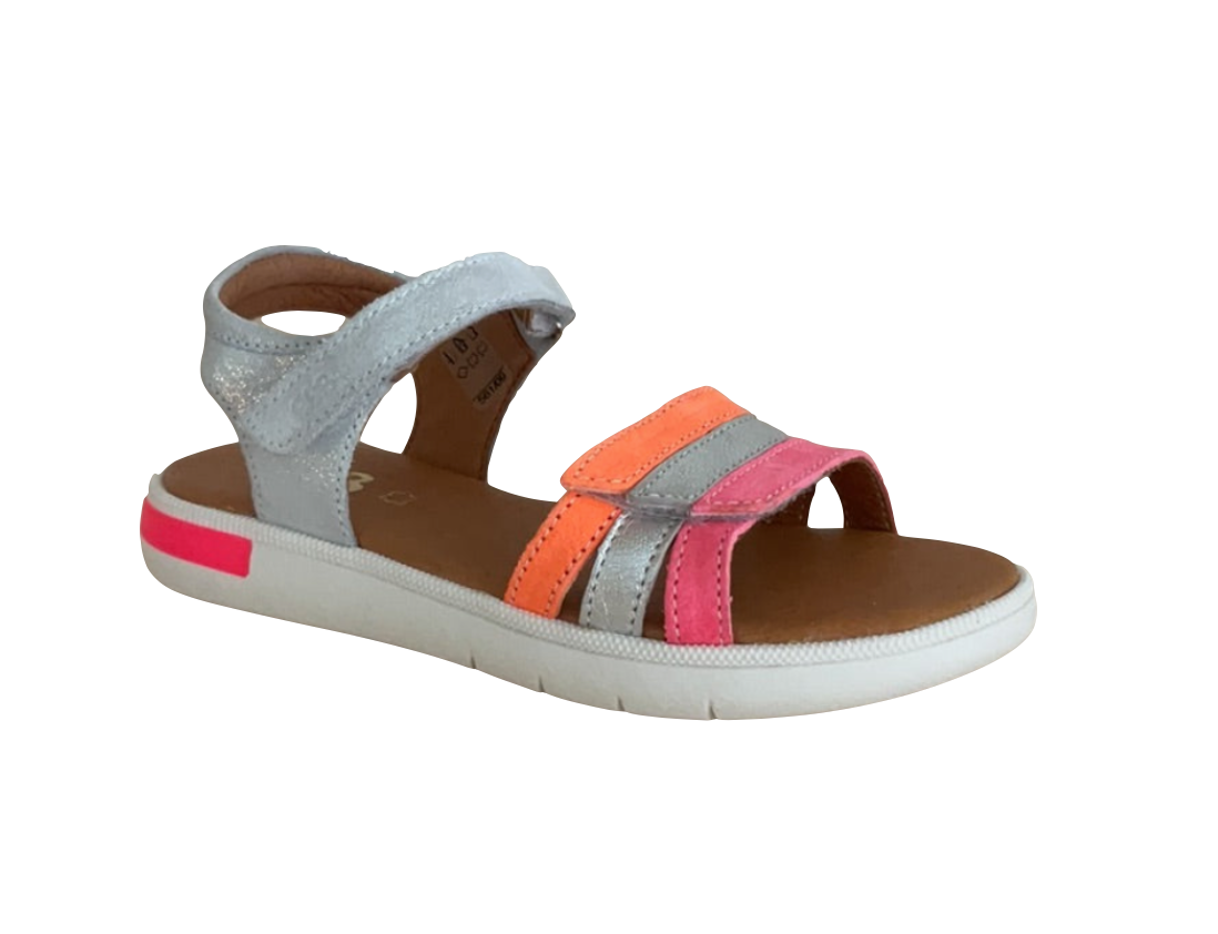 wunderschöne Mädchensandale mit Klettverschluss Silber orange Neon pink mit weißer weicher Barfuß Sohle aus Frankreich, Foto schräg von der Seite