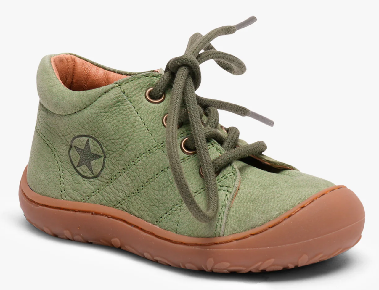 Bisgaard Hale Lauflerner Sage Green Hellgrün Schnürer, Foto von schräg vorne.