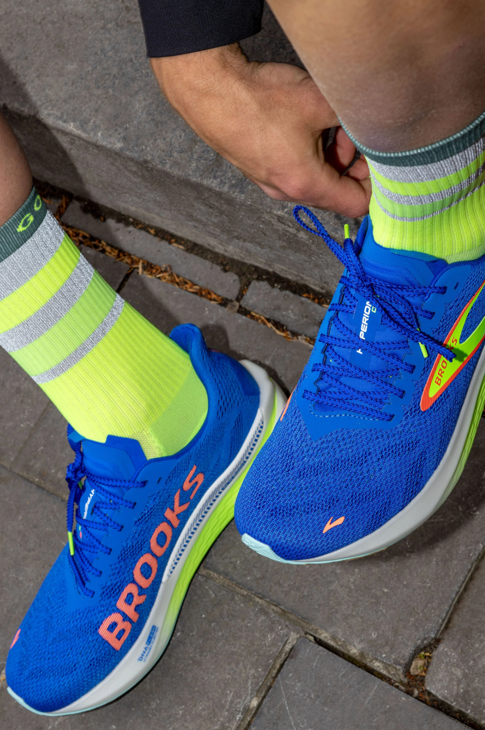 Go Fluo Ray reflective high-running socks in vibrant green, showcasing their bright color and reflective details.