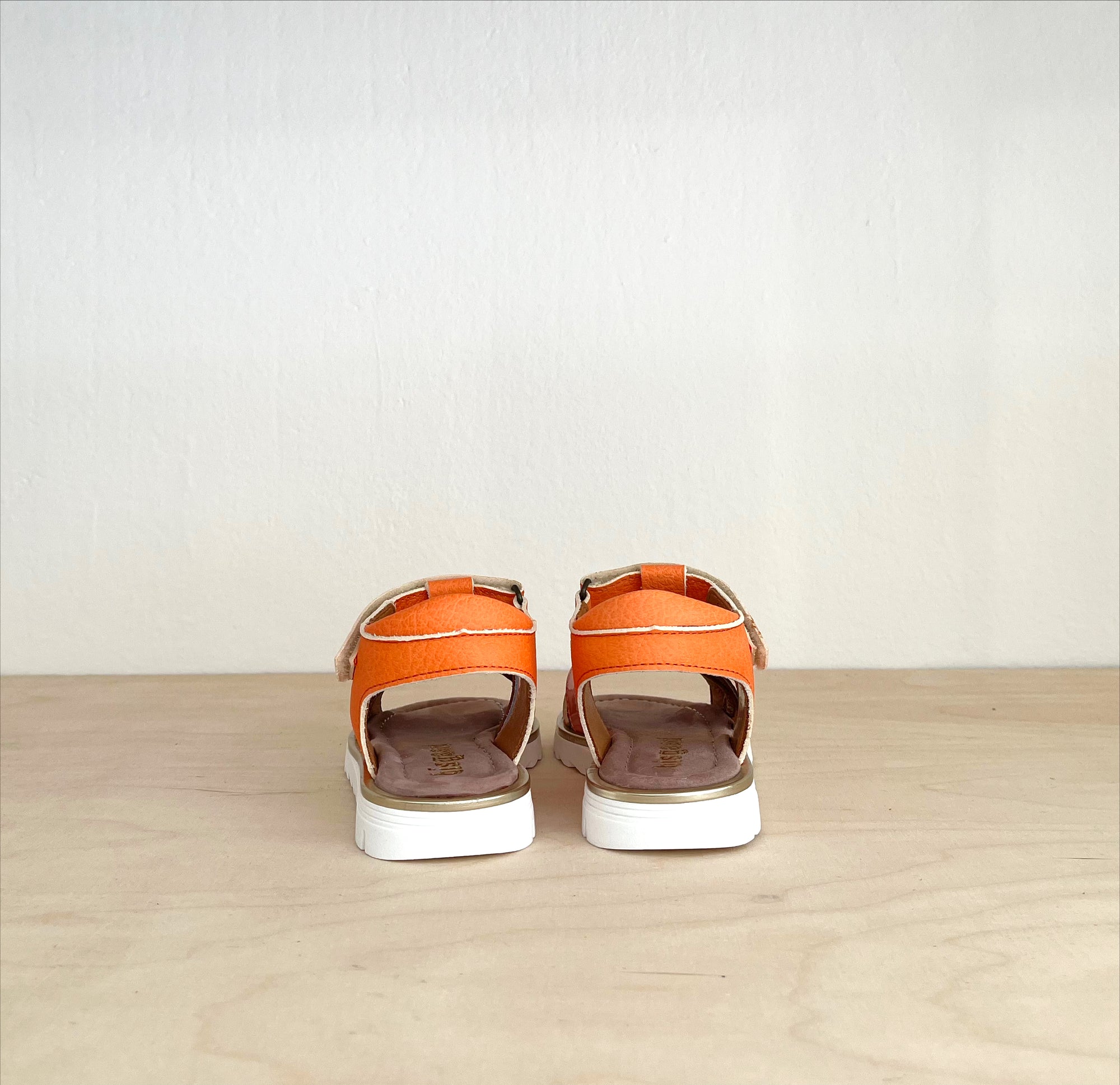 Kindersandalen von Bisgaard. Ansicht von hinten.