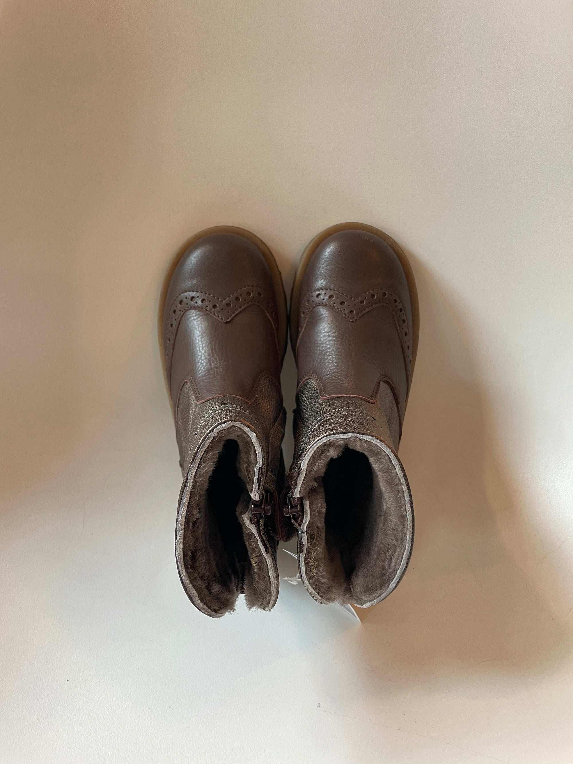 Cole Bounce Budapester Winterstiefelchen mit Reißverschluss und Lammfell Glitter