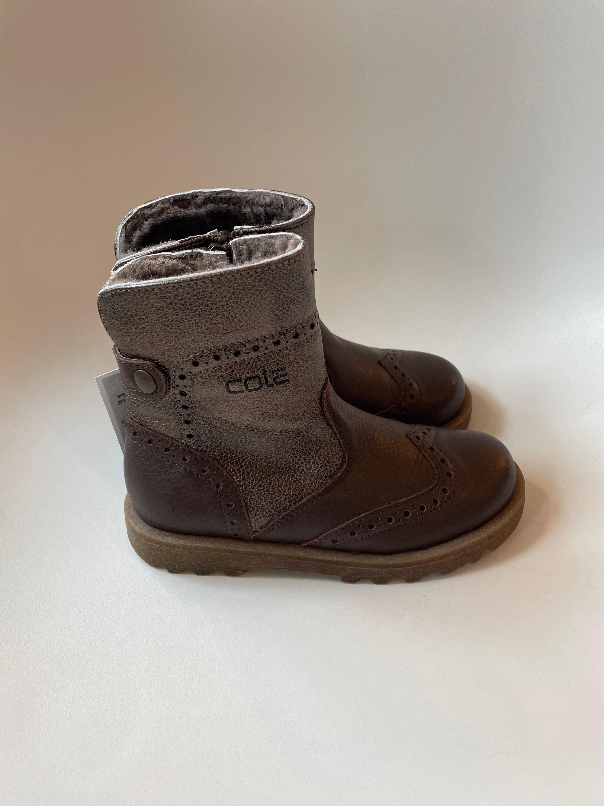 Cole Bounce Budapester Winterstiefelchen mit Reißverschluss und Lammfell Glitter