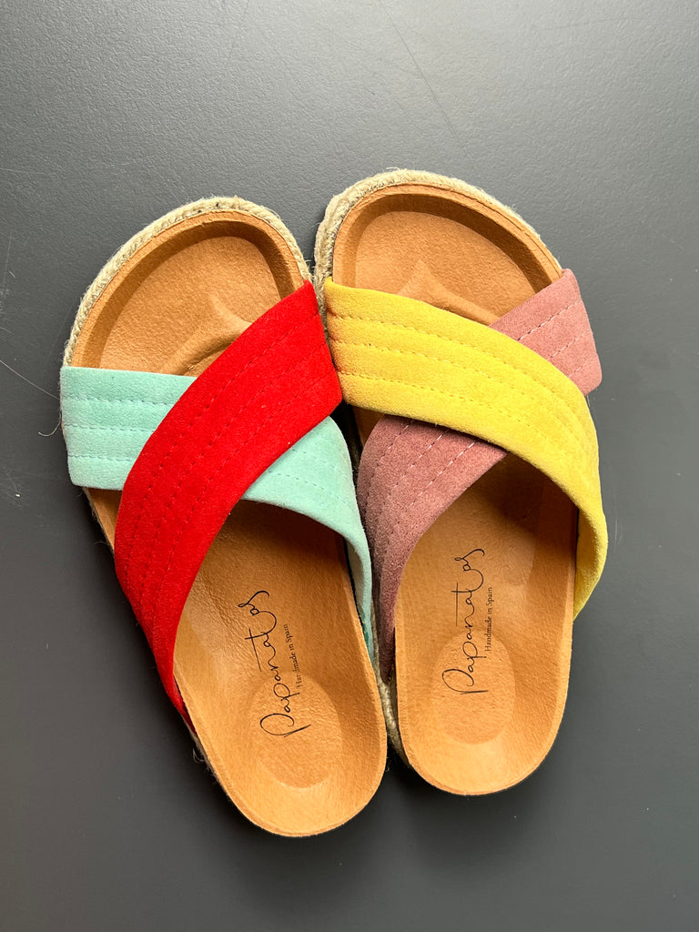 Bobo Choses Crossover Sandalen von Eli in Rot Blau Gelb und Rosa