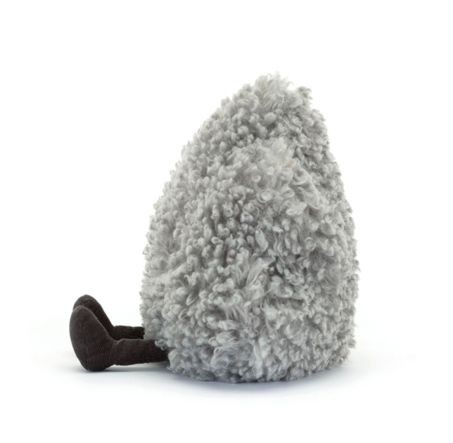 Seitliche Ansicht des Traurig schauendes Gewitterwolken-Kuscheltier mit schwarzen Füßchen von Jellycat. Die Wolke ist grau und aus gelocktem, weichen Material gefertigt.