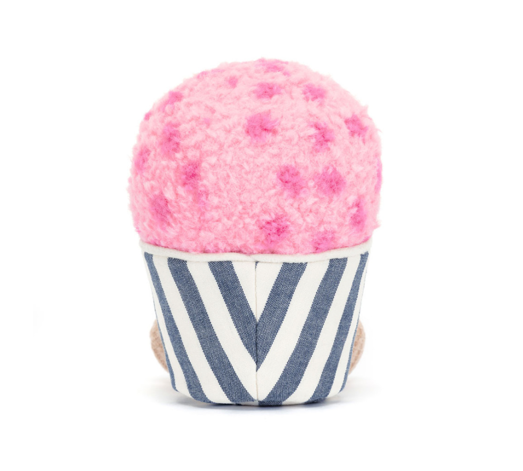 Seltenes Jellycat Amuseables Gelato. Rosa Erbeereiskugel mit pinken Punkten in einem blau weiß gestreiften Stoffbecher