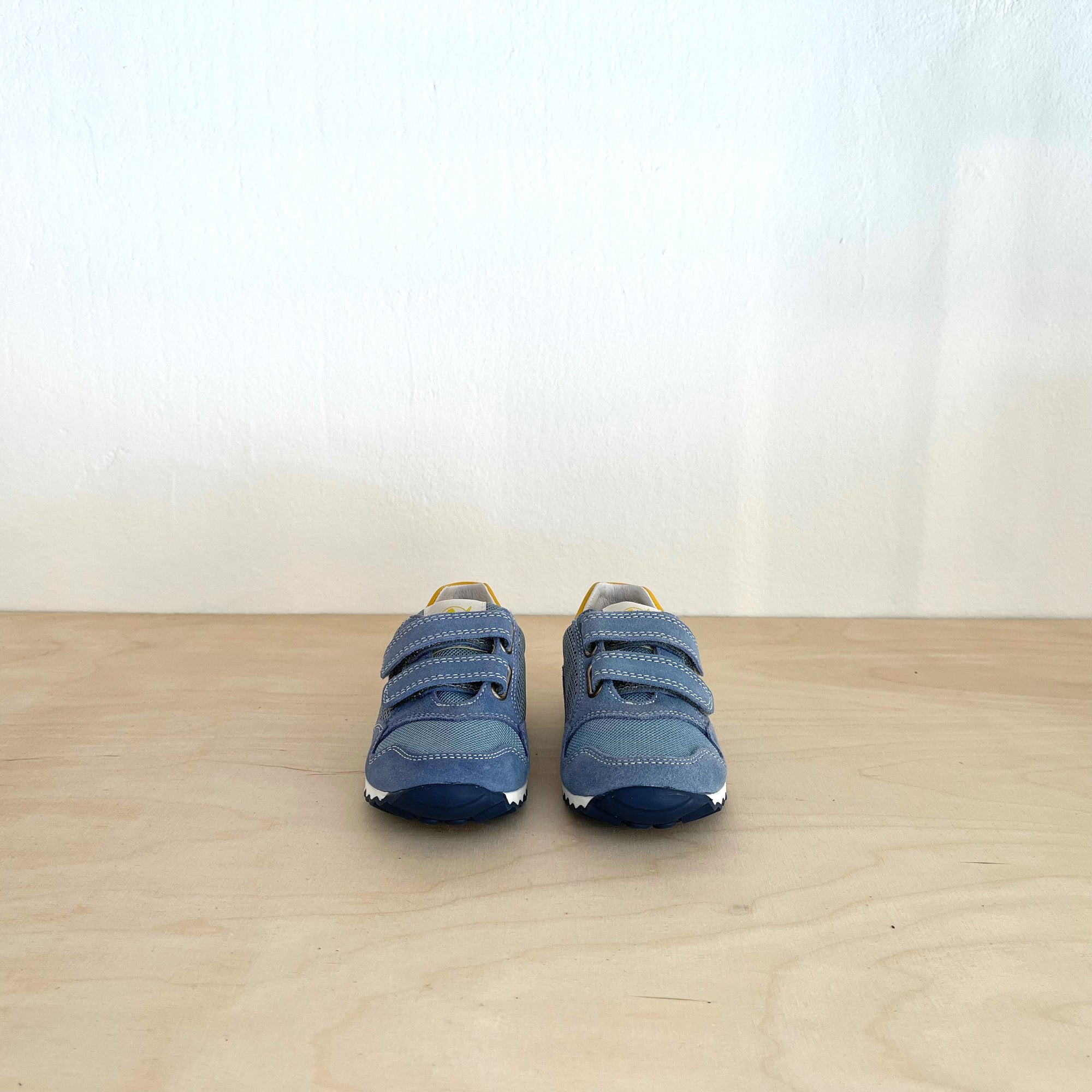 Naturino Sammy Blau-Gelb Klett Sneaker für Kids - keks.