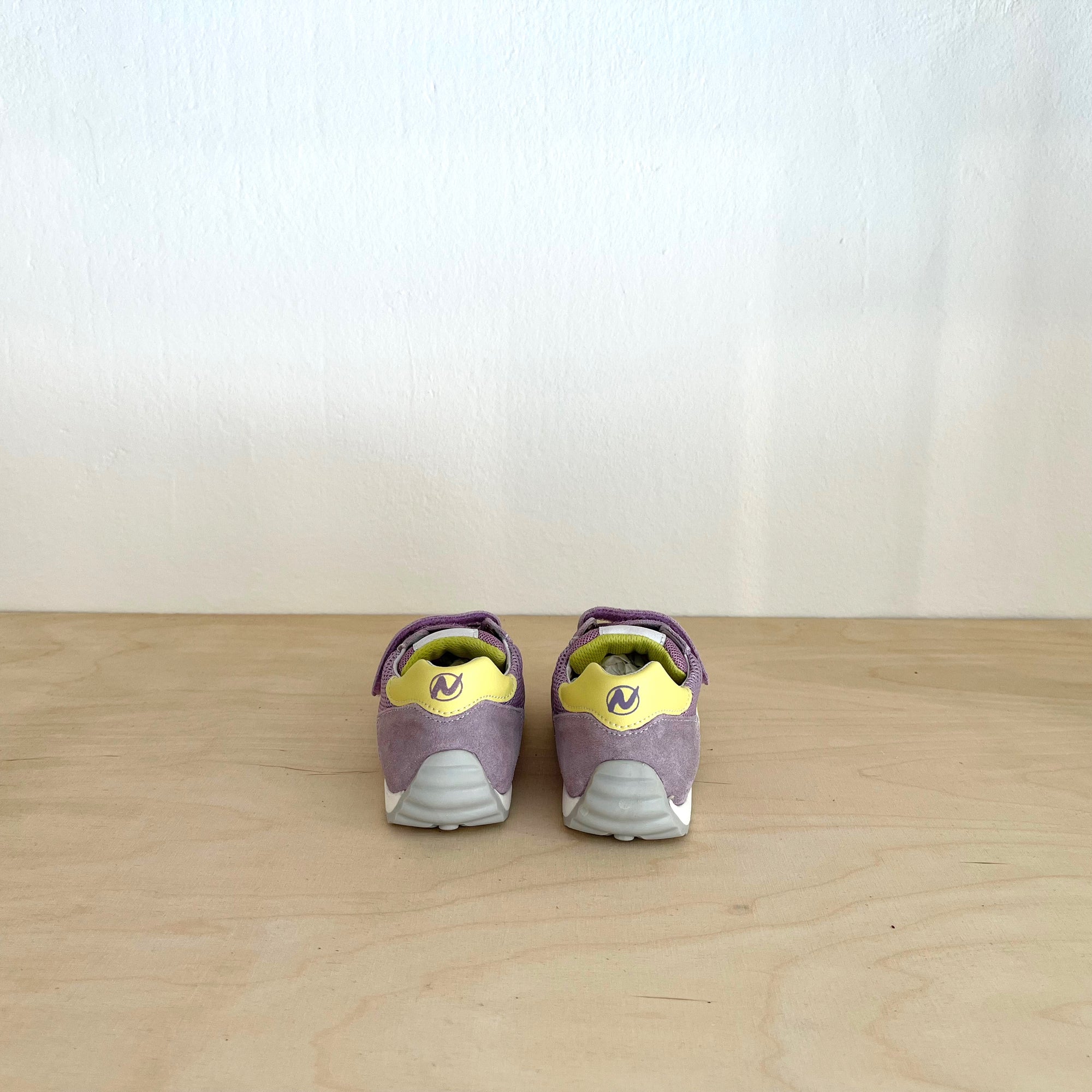 Naturino Sammy Lilac Flieder Klett Sneaker für Kids - keks.