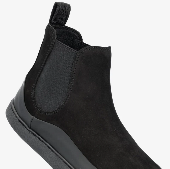 Groundies Barefoot Sienna schwarze Chelsea Boots für Damen, flexible und bequeme Schuhe im minimalistischen Design.