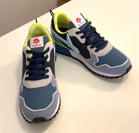 cooler unisex Sneaker W6YZ, WYZZ, WYzz, jeansblau Farbkombi in großen Größen, aus der Firma Falc Naturino, Foto von schräg vorne