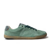 Blusun Sneaker green jade sage grün komplett aus Velour Leder, mit etwas dunkler grünen Schnürsenkeln, laces, and der Ferse und an der Zunge grauer Kontrast. Die Sohle ist Honig farbig und sehr dünn für's Barfußgefühl, ein Schuh Foto von der Aussenseite