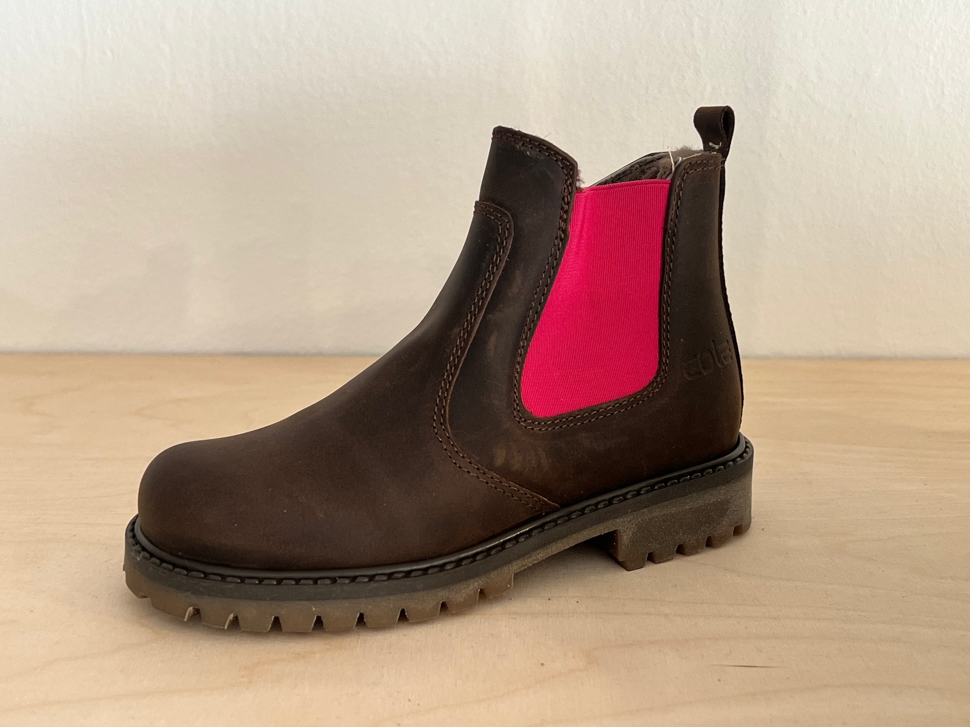 Cole Bounce Chelsea Boot mit Lammfell Dunkelbraun mit Fuxia Elastic