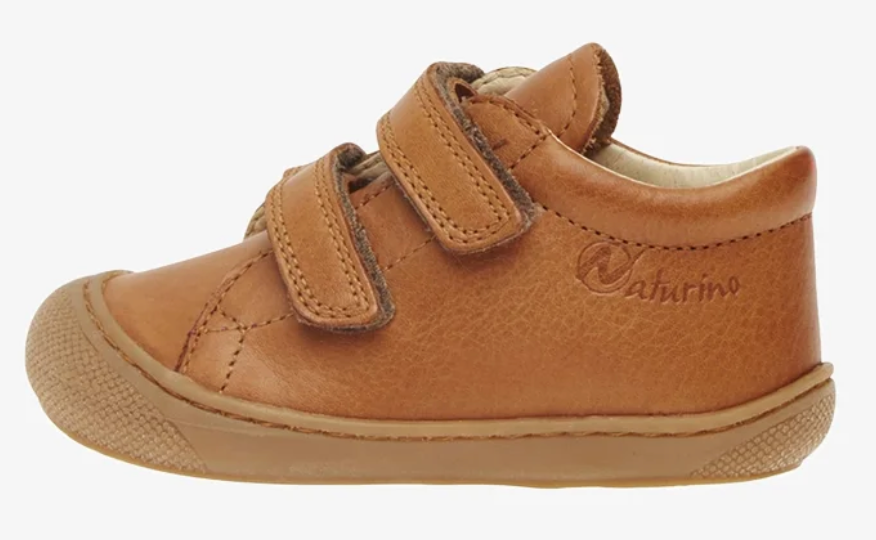 Süße Hochschuhe für Babys von Naturino in dunkelm Orange. 