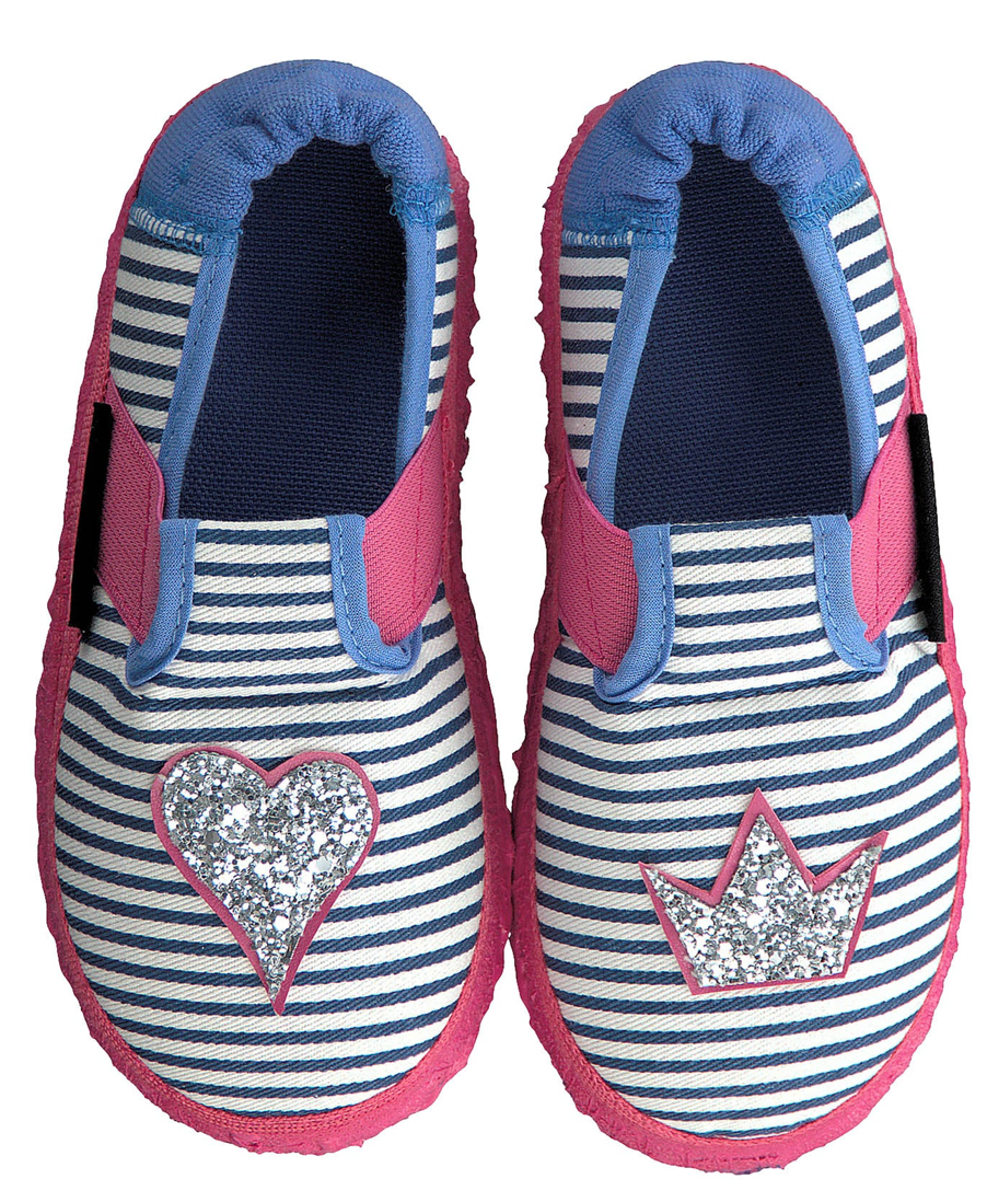 Kuschelige Nanga KInderhausschuhe schwarz weiß gestreift mit pinken und plauen details, silber glizerndes Herz auf dem Linken Schuh und silber glizernde Krone auf dem rechten Schuh, Ansicht von oben