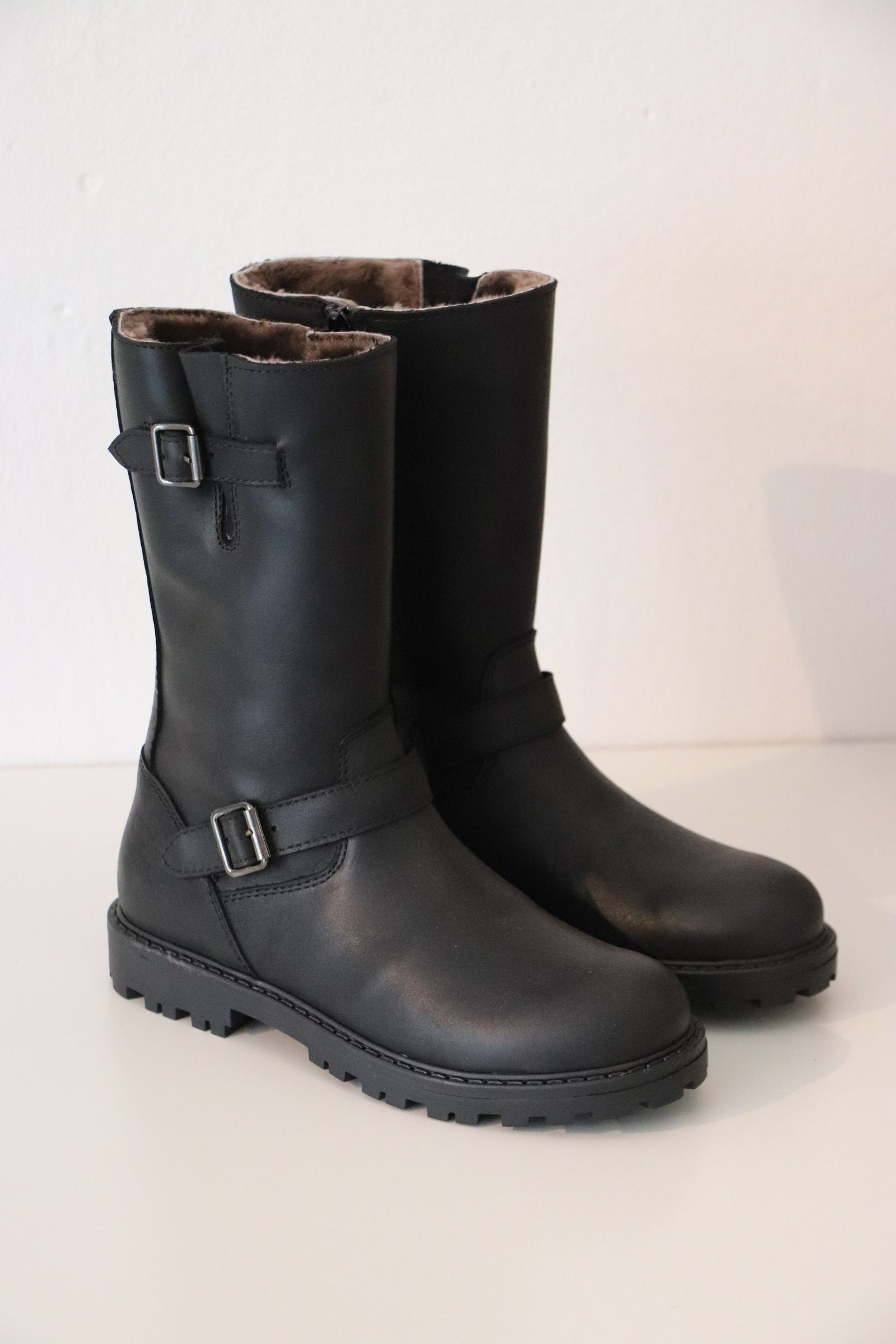 Cole Bounce Langschaft Biker Stiefel Schwarz mit Lammfell - keks.