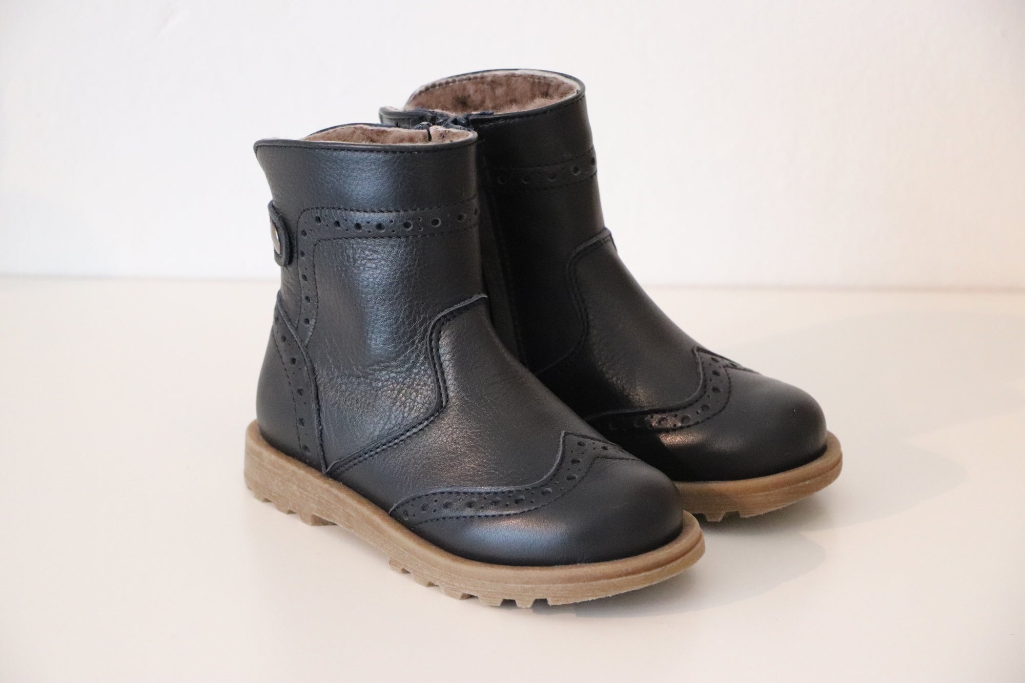 Cole Bounce Budapester Winterstiefelchen mit Reißverschluss und Lammfell Marino - keks.