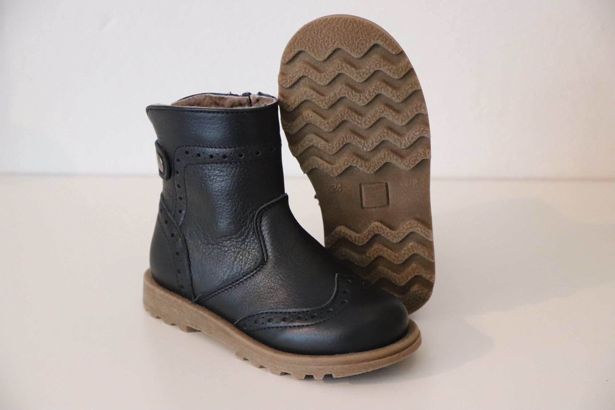 Cole Bounce Budapester Winterstiefelchen mit Reißverschluss und Lammfell Marino - keks.