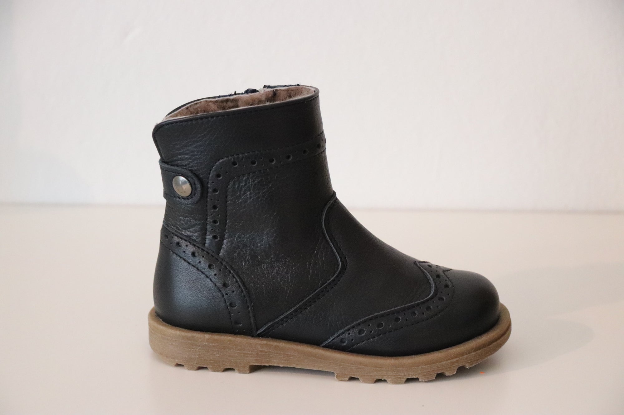 Cole Bounce Budapester Winterstiefelchen mit Reißverschluss und Lammfell Marino - keks.