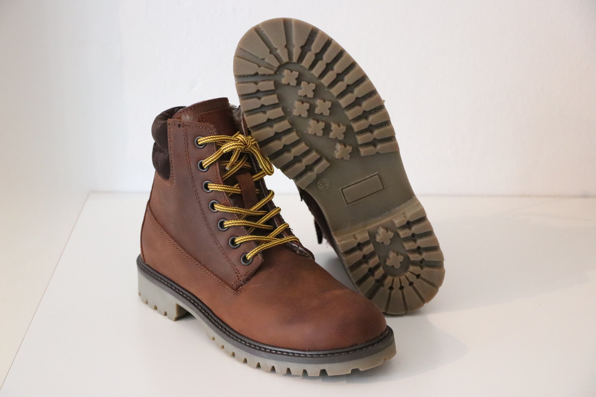 Cole Bounce Derbe Schnürboots mit Lammfell Schokoladenbraun - keks.