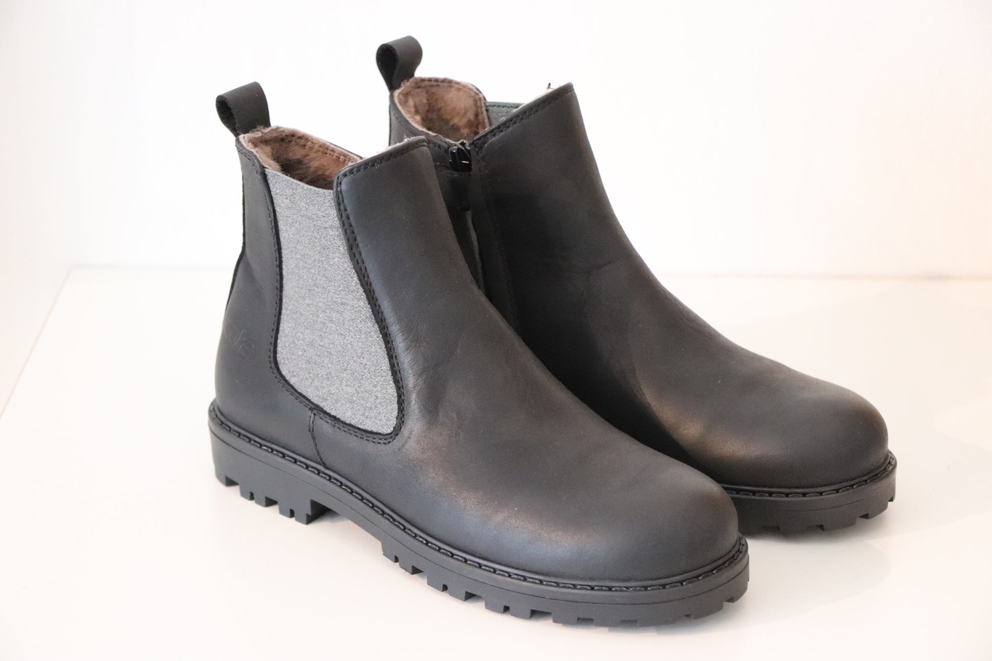 Cole Bounce Chelsea Boot Schwarz mit Lammfell - keks.