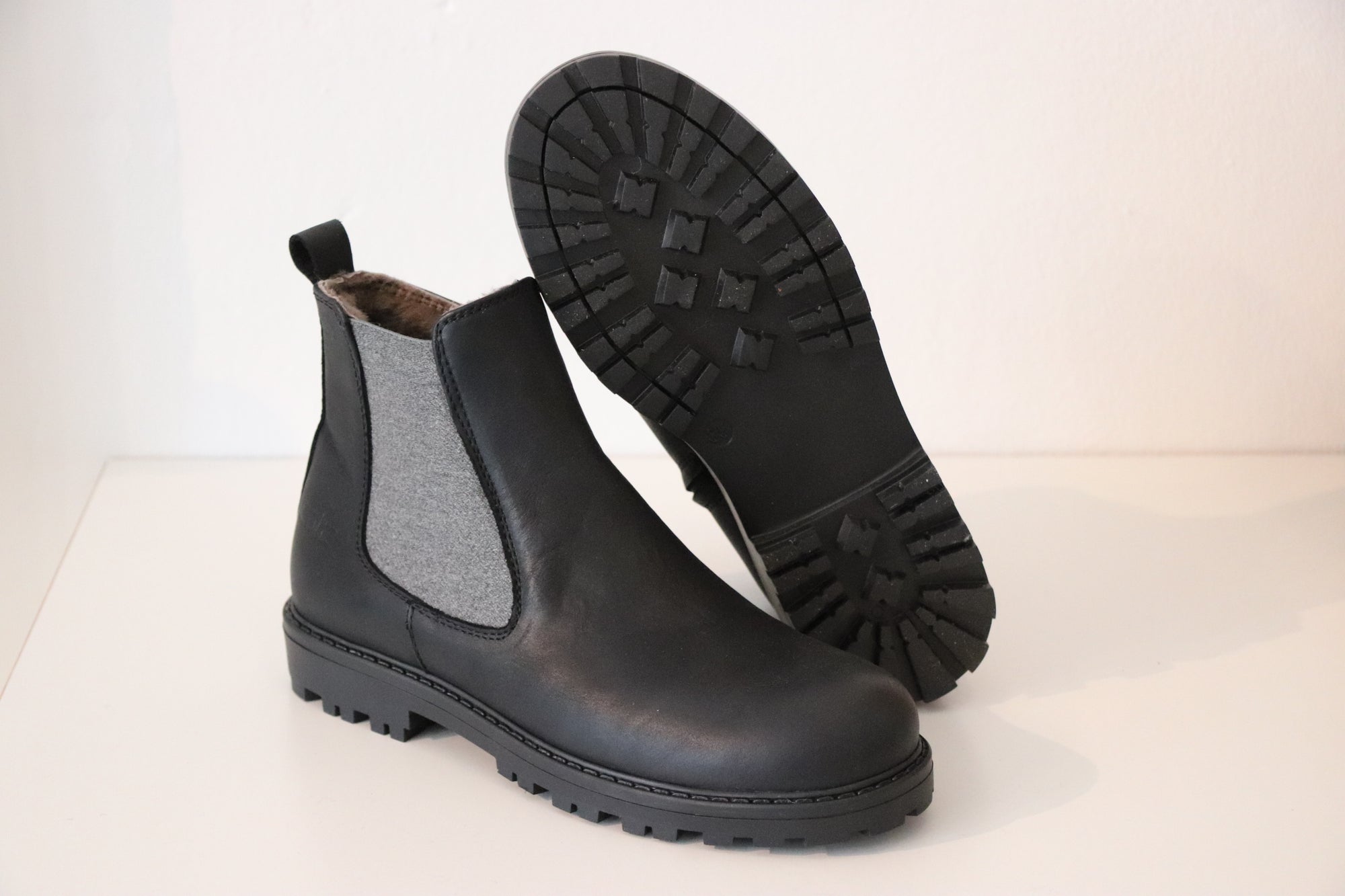 Cole Bounce Chelsea Boot Schwarz mit Lammfell - keks.