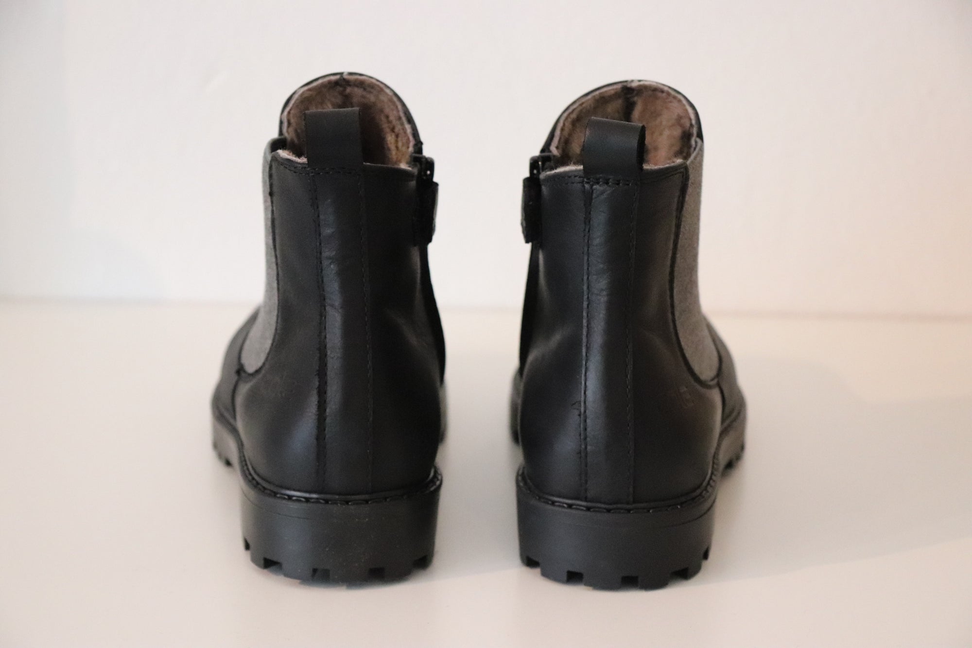 Cole Bounce Chelsea Boot Schwarz mit Lammfell - keks.
