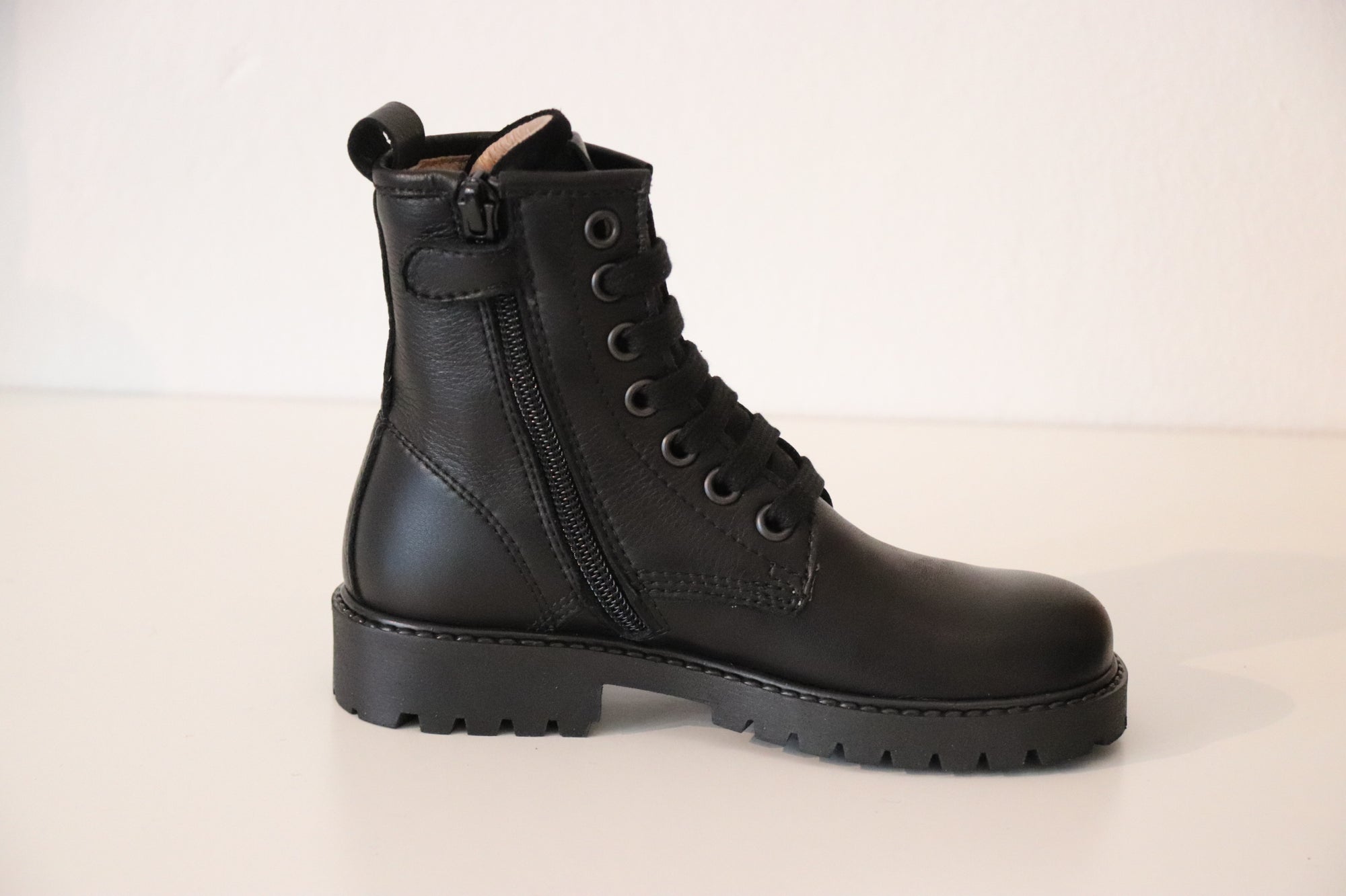 Cole Bounce Schnürboots Schwarz mit Reißverschluss - keks.