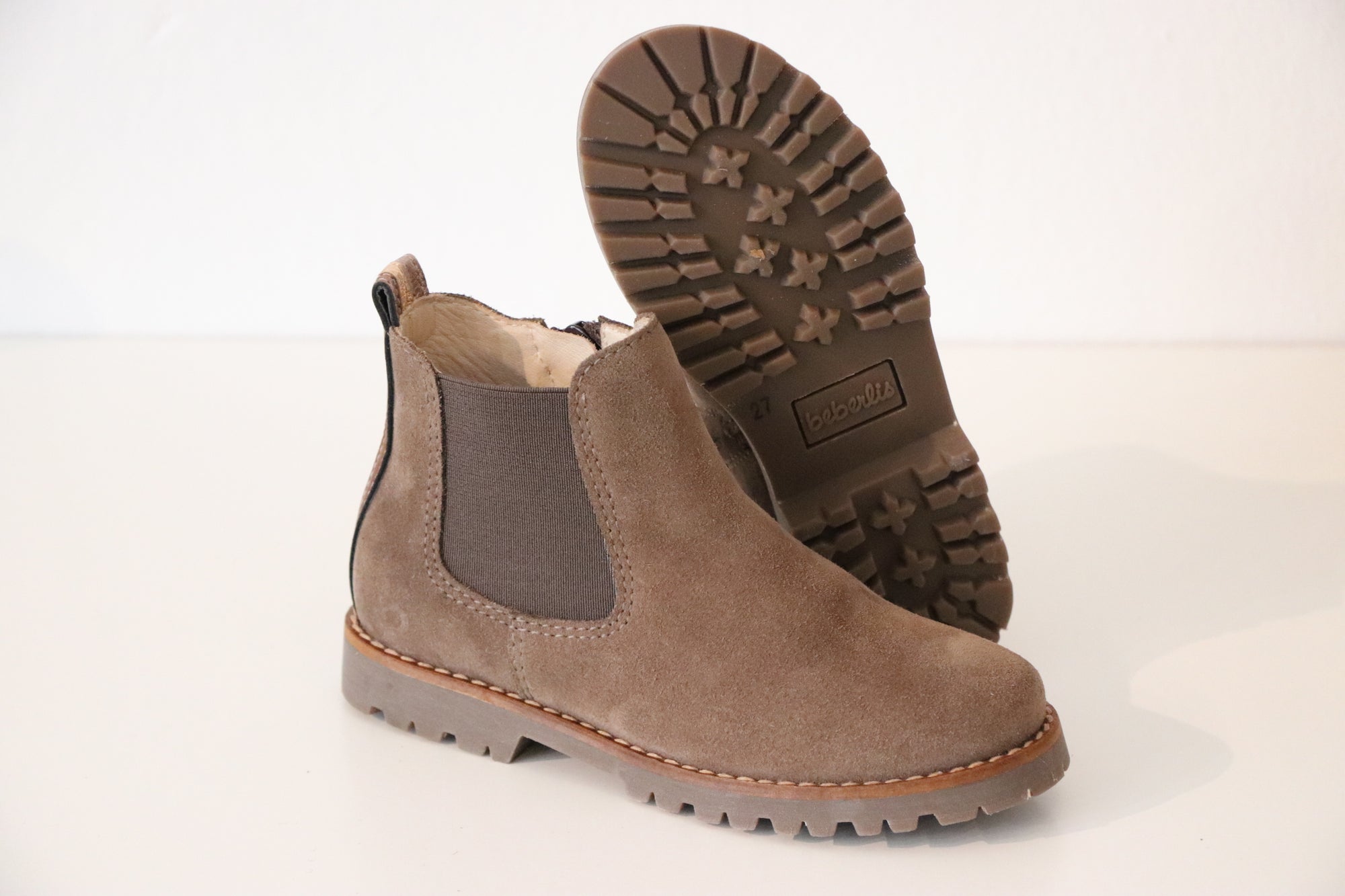 Beberlis Chelseas TAUPE Hydrovelours mit Goldener Ferse - keks.