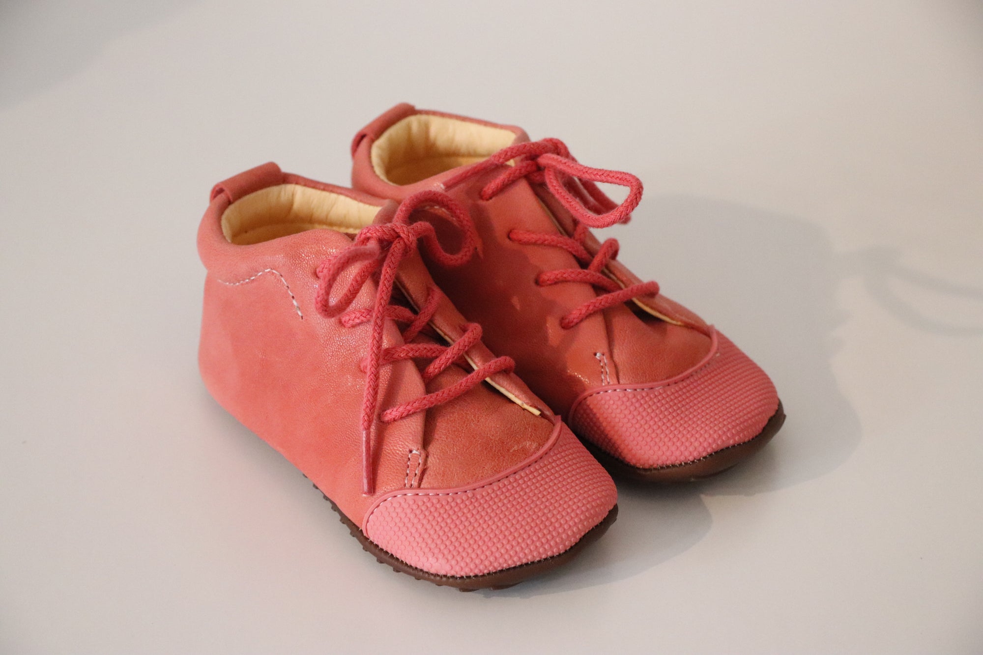 DULIS Babysneaker zum Schnüren mit Krabbelkappe PINK - keks.