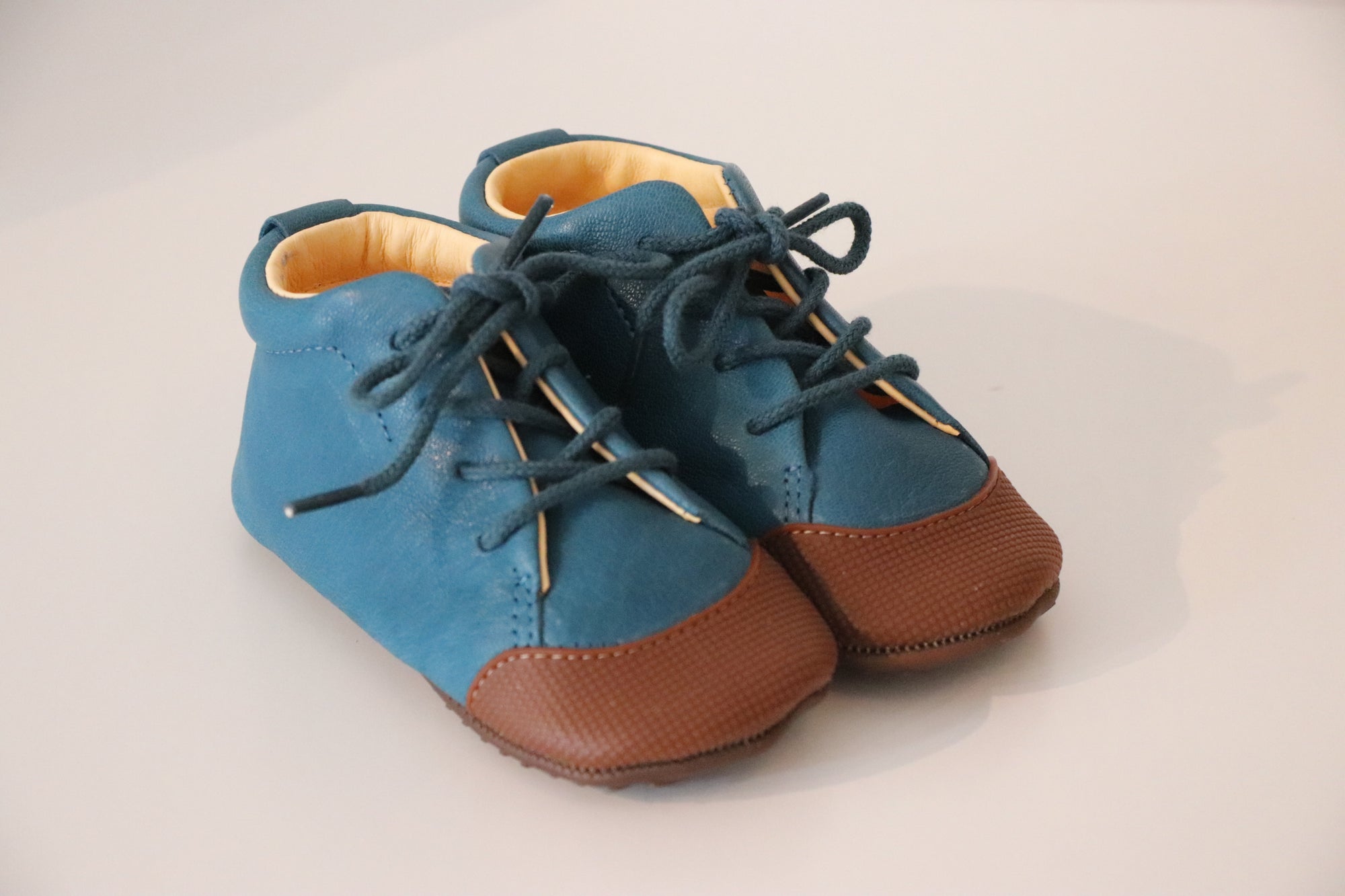 DULIS Babysneaker zum Schnüren mit Krabbelkappe PETROL - keks.