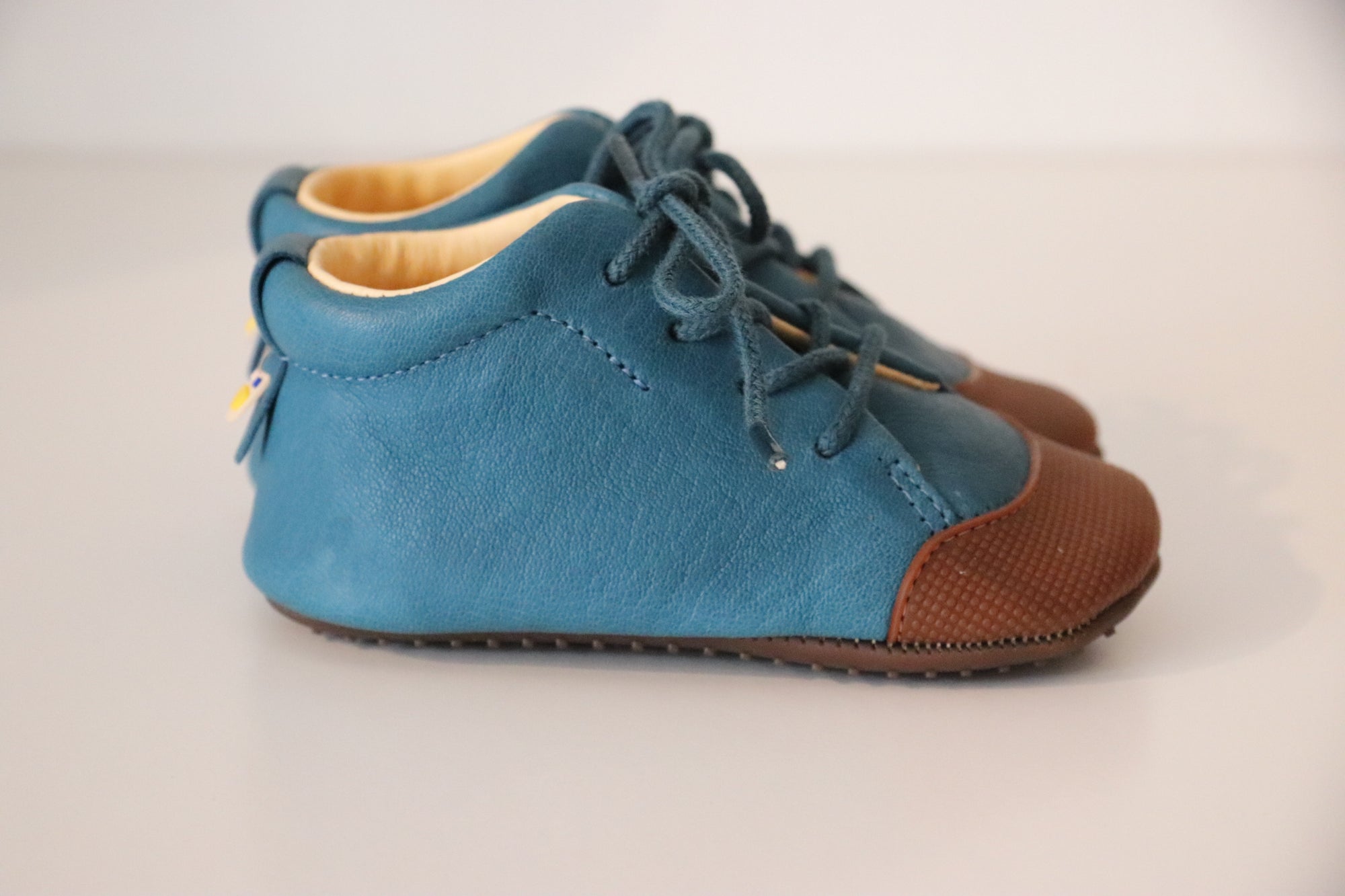 DULIS Babysneaker zum Schnüren mit Krabbelkappe PETROL - keks.